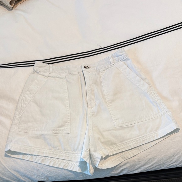 Universal Thread Pants - Women's Size 4 Universal Thread White Casual Shorts